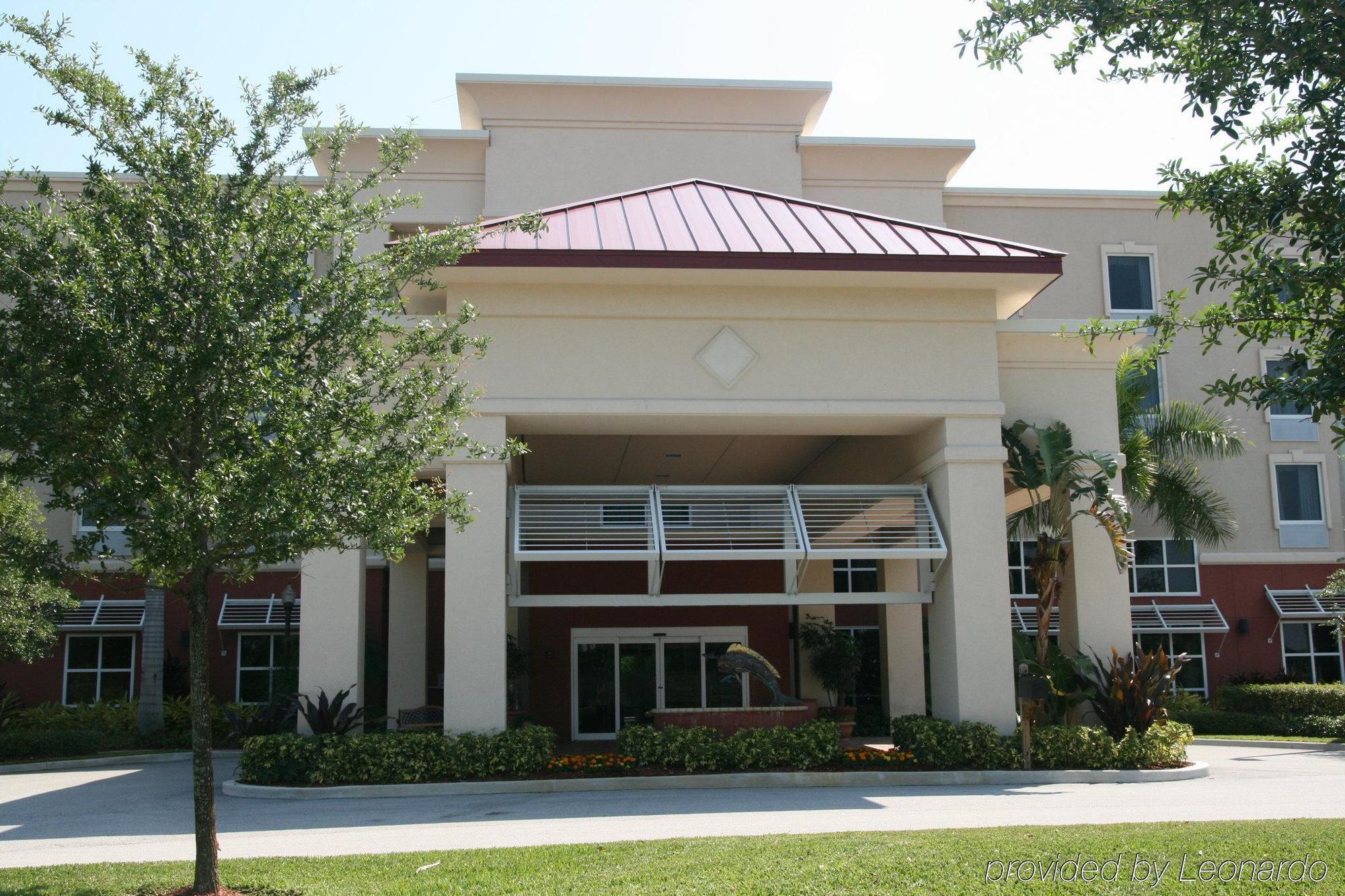 Hampton Inn & Suites Stuart-North Exteriör bild